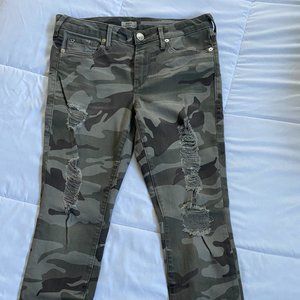 TRUE RELIGION Halle Mid-Rise Super Skinny Camo